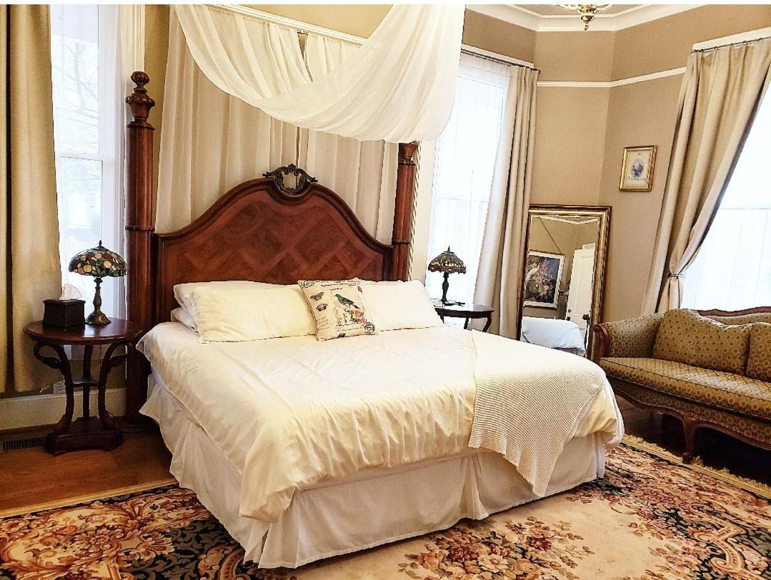 لوراي South Court Inn المظهر الخارجي الصورة