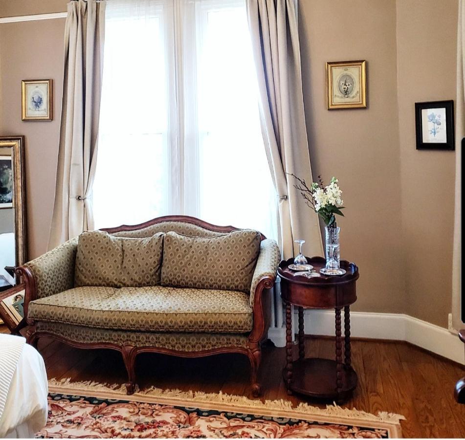 لوراي South Court Inn المظهر الخارجي الصورة